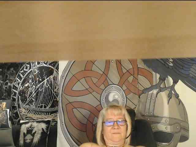 90dTitten Live Webcam on BongaCams