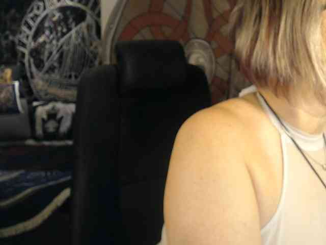 90dTitten webcam