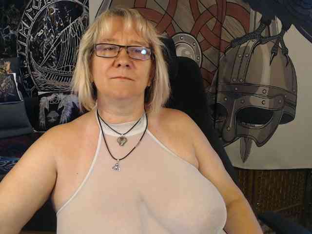 90dTitten webcam