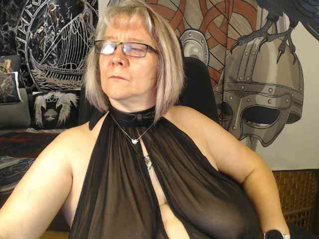 90dTitten webcam