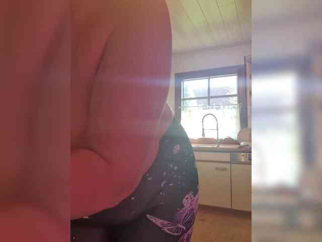 90dTitten webcam