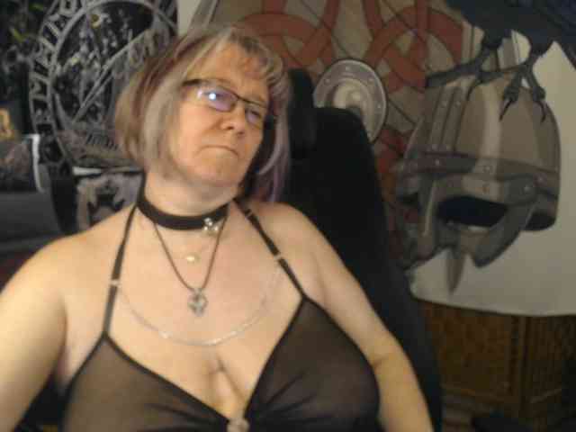 90dTitten webcam