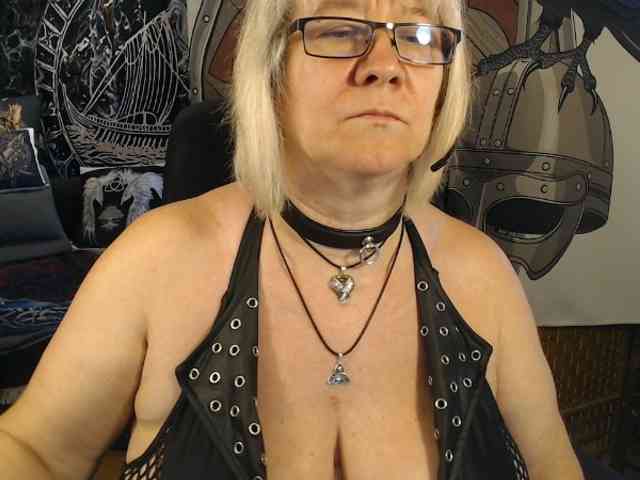 free nude chat 90dTitten