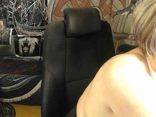 90dTitten Live Webcam on BongaCams