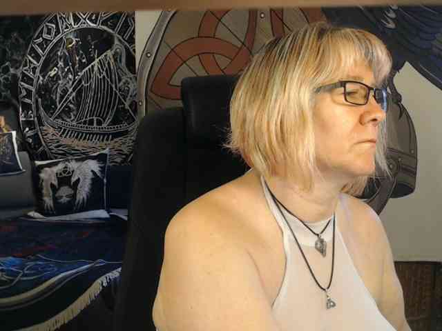 90dTitten webcam