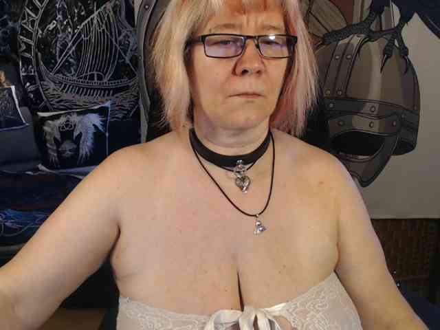 90dTitten Live Webcam on BongaCams