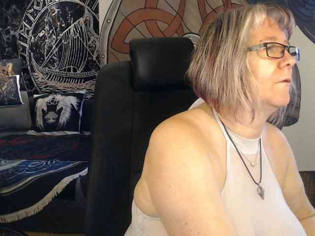 90dTitten webcam