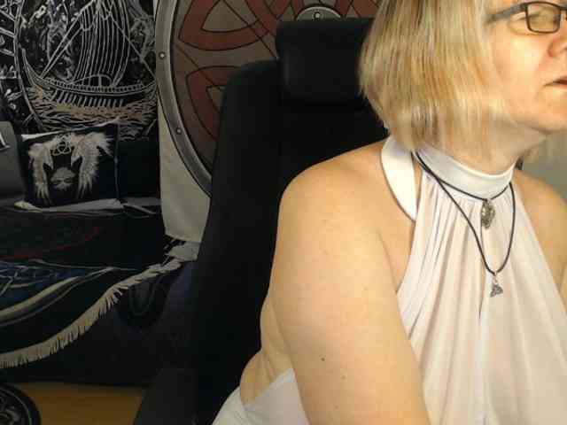 90dTitten webcam