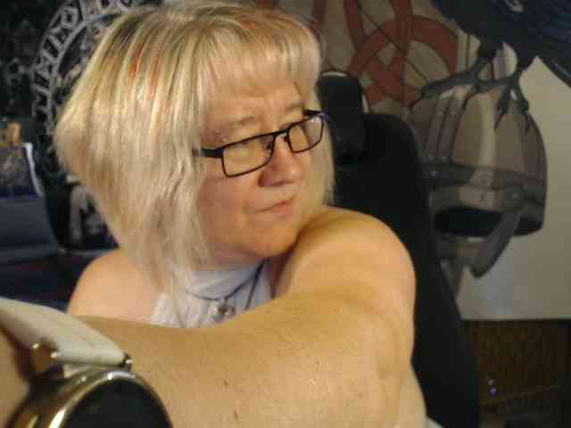 90dTitten webcam