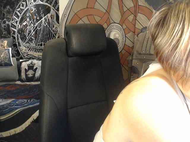 90dTitten webcam
