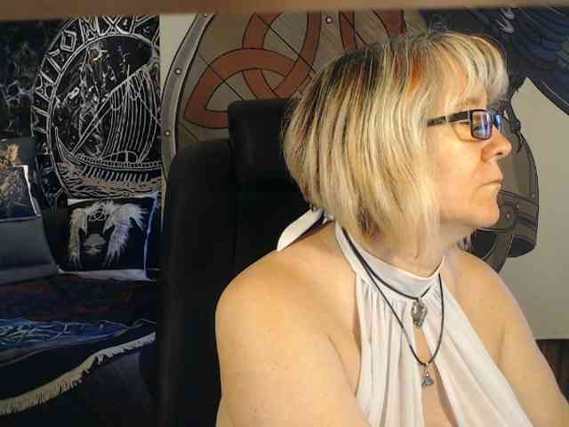 90dTitten webcam