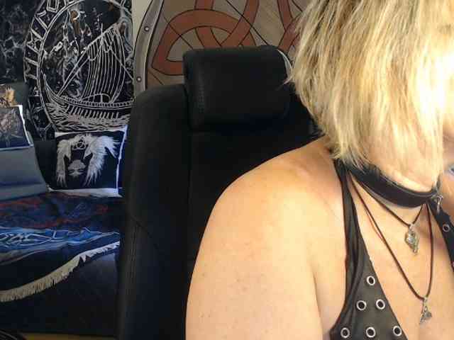90dTitten webcam