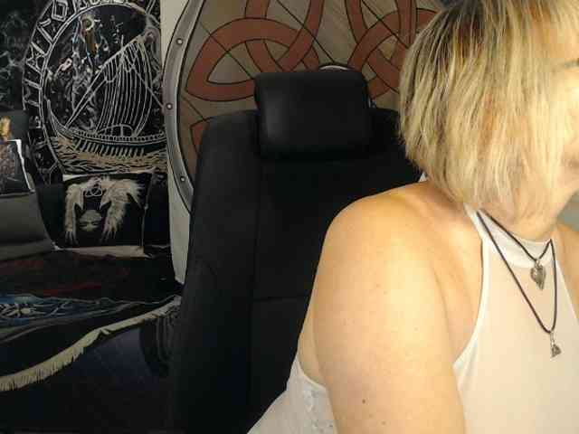 90dTitten webcam
