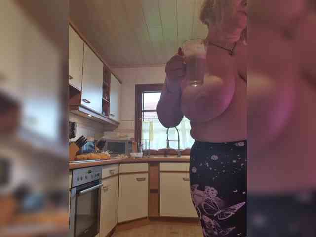 90dTitten webcam