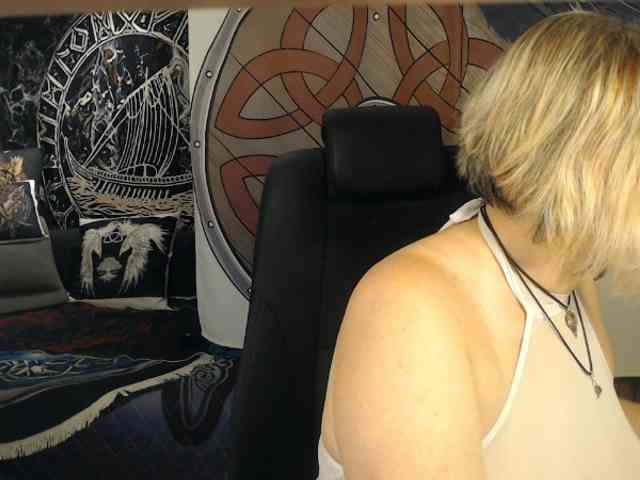 90dTitten webcam