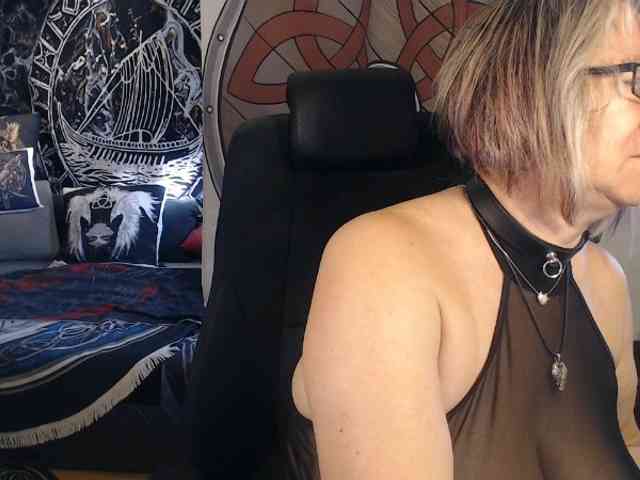 90dTitten webcam