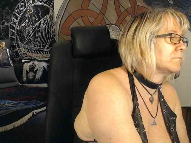 90dTitten webcam