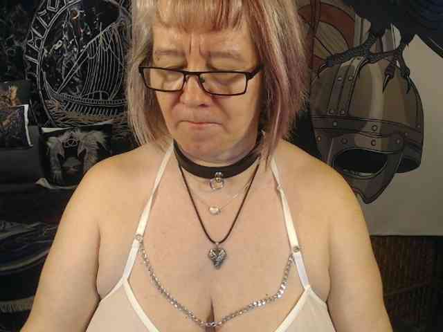 90dTitten Live Webcam on BongaCams