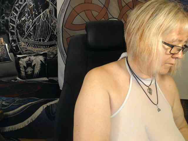 90dTitten webcam