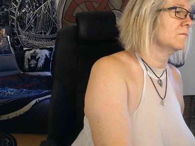 90dTitten webcam