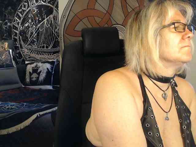 90dTitten webcam