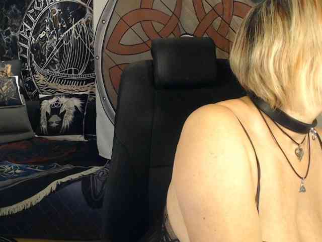 90dTitten webcam