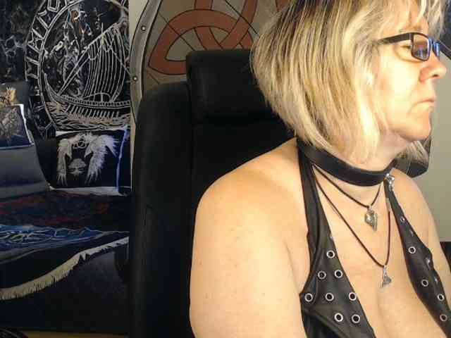 90dTitten webcam