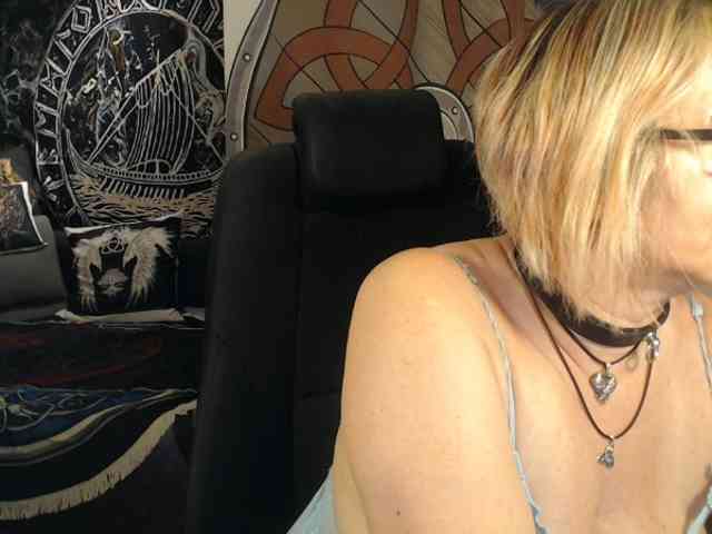 90dTitten webcam