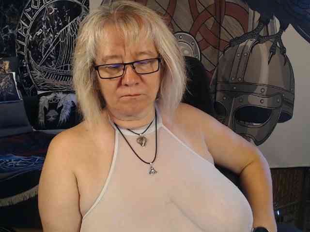 90dTitten webcam
