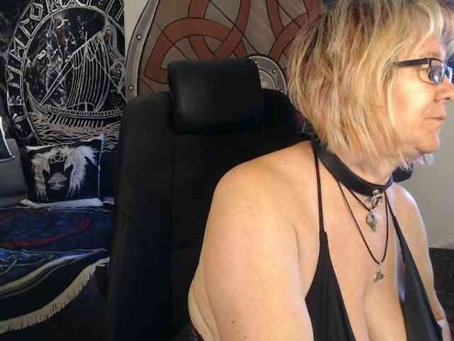 90dTitten webcam