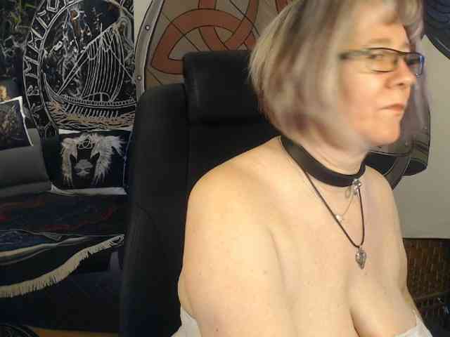 90dTitten webcam