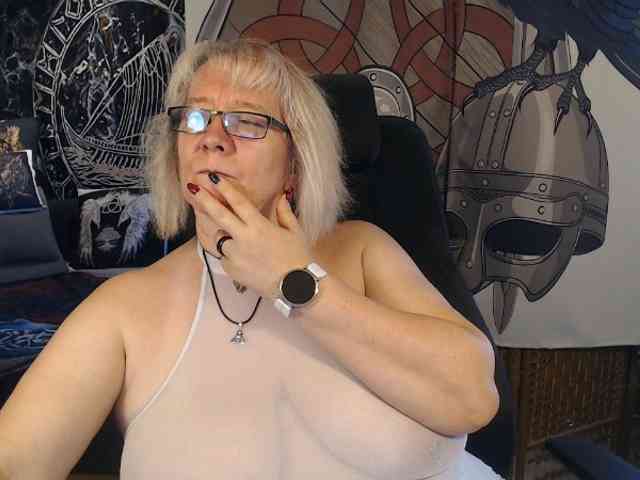90dTitten webcam