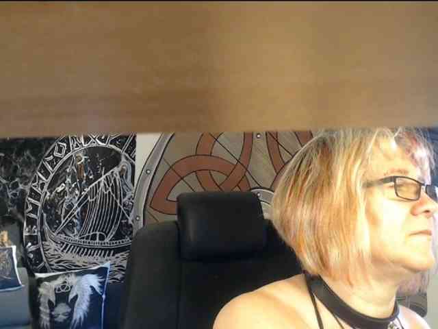 90dTitten webcam