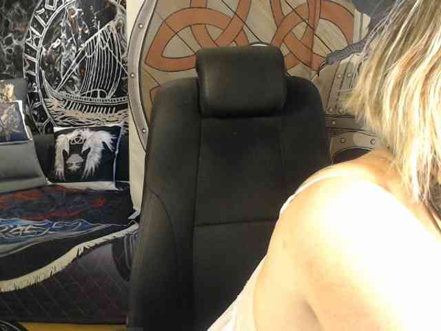 90dTitten webcam