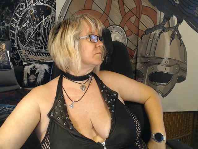 90dTitten webcam