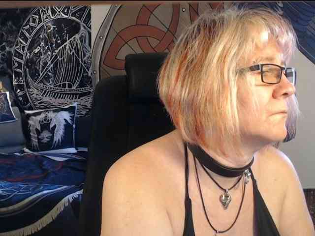 90dTitten webcam