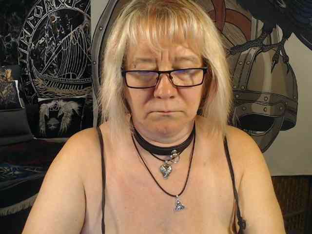 90dTitten Live Webcam on BongaCams