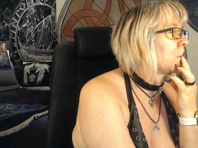90dTitten webcam