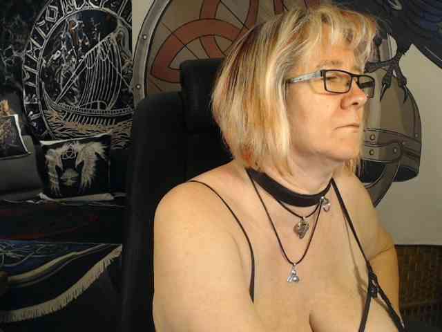 90dTitten webcam