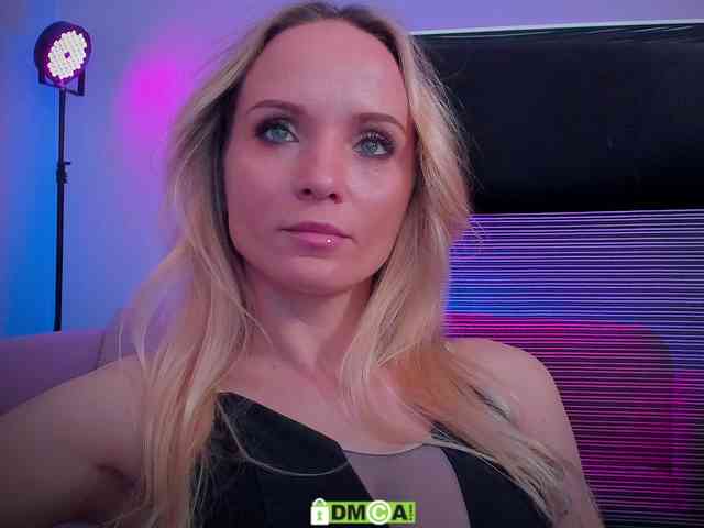 Louise_Dance webcam