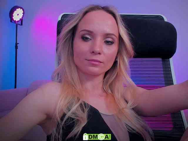 Louise_Dance webcam