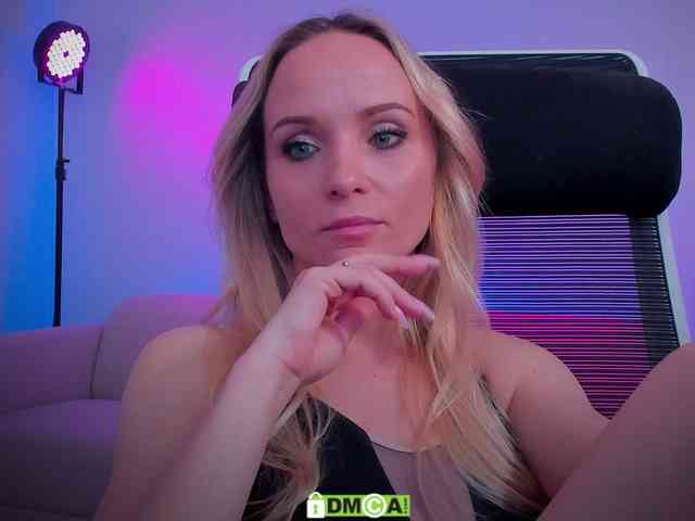 Louise_Dance webcam