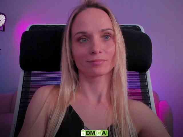 purple-love Live Webcam on BongaCams