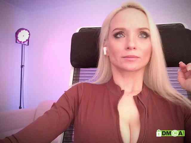 Louise_Dance webcam