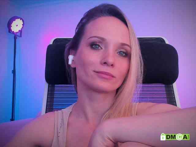 Louise_Dance webcam