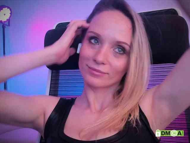 Louise_Dance webcam