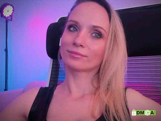 Louise_Dance webcam