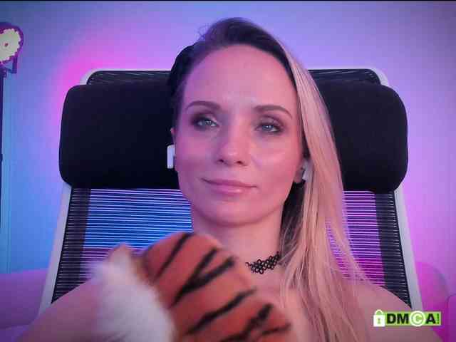 Louise_Dance webcam