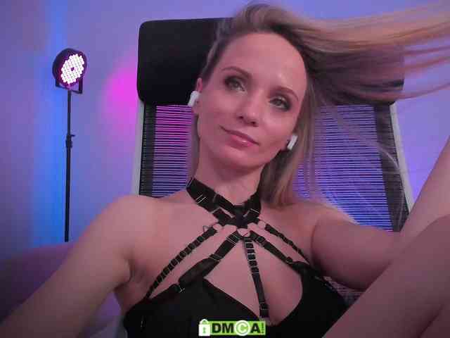 Louise_Dance webcam