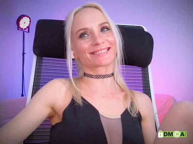 Louise_Dance webcam